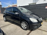 Mercedes-Benz B-klasse - 180 ZEER NETTE AUTOMAAT-ZONDER MANKEMENTEN-APK 31-03-2027