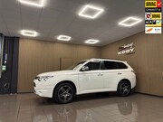 Mitsubishi Outlander - 2.0 PHEV instyle+ * Schuif-Kanteldak / Navigatie / Trekhaak 