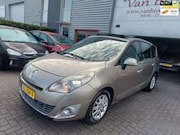 Renault Grand Scénic - 2.0 Privilege 5 deurs + climate control automaat