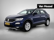 Volkswagen T-Roc - 1.5 TSI Style | ACHTERUITRIJCAMERA | TREKHAAK | NAVIGATIE | 