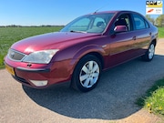 Ford Mondeo - 1.8-16V Futura | |