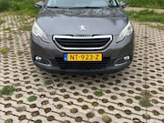 Peugeot 2008 - 1.2 PureTech Active Pack Premium