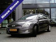 Hyundai i30 - 1.6i Style Staat in De Krim