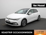 Volkswagen Golf - 1.0 eTSI Life | Automaat | Panorama dak | Virtual cockpit |