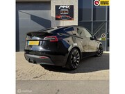 Tesla Model Y - Performance + MMX PACK + TREKHAAK