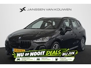 BMW 2-serie Active Tourer - 220i M Sport Trekhaak Leder Stoelverwarming 360-Camera