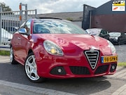 Alfa Romeo Giulietta - 1.4 T Distinctive | Panoramadak | 17” LMV | Navigatie | LED