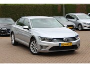 Volkswagen Passat - 1.4 TSI GTE Connected Series / Trekhaak / CarPlay / Navigati