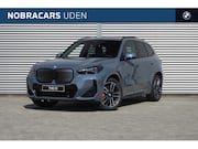 BMW iX1 - eDrive20 M Sport / Panoramadak / Sportstoelen / M Adaptief o