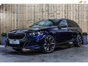 BMW 5-serie - Touring 550e xDrive *Pano*B&W*4-Wiel besturing*Trekhaak*Stoe
