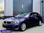 BMW 3-serie - Touring 320e LCi *90% SOH* Phytonicblau / Laser LED / Stuur/