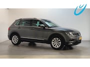Volkswagen Tiguan - 1.5 TSI Comfortline Business Navigatie Parkeersensoren DAB+