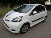 Toyota Aygo - 1.0-12V Xcite White Airco5Drs2010112000 KM