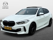 BMW 1-serie - 118i Executive M-Sport | Pano | Head-up | Shadow line-pack |