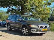 Volvo XC70 - 2.4 D5 Kinetic | Automaat + Schuif/kantel dak + Leder + Memo