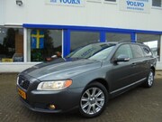 Volvo V70 - 2.5T AUT, LEDER, 17 INCH, TREKH, ORG NL!! 2E EIG, NW STAAT