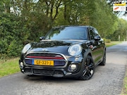 MINI Cooper - 1.5 Cooper | JCW Uitvoering + Head-Up + Keyless Nu € 10.975,