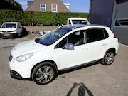 Peugeot 2008 - 1.2 PureTech Féline Ecc, Panorama dak, Carplay/android, trek