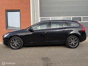 Volvo V60 - 3.0 T6 AWD Momentum - dealer onderh