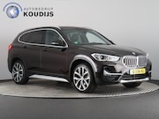 BMW X1 - sDrive20i VDL Nedcar Edition (Afn. Trekhaak / Camera / Navi 