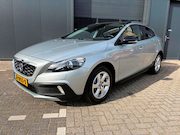 Volvo V40 Cross Country - 1.5 T3 Momentum, Pano, Navi, PDC, Cruise,