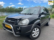 Hyundai Tucson - 2.0i Dynamic (apk: 06-05-2027) | Distributieketting vv bij 1