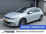 Volkswagen Golf - 1.5 eTSI 150pk DSG Life Panoramadak Navigatie Stoelverwarmin