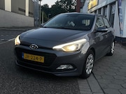 Hyundai i20 - Hyundai*rijd rem schakel zeer goed*nap*apk*airco*navi*inruil