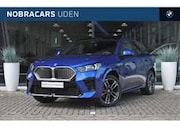 BMW iX2 - eDrive20 M Sport / Panoramadak / Sportstoelen / Pa