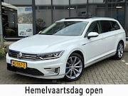 Volkswagen Passat - Variant 1.4 TSI GTE Highline / PANO / Leder bekleding / Head