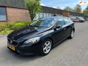 Volvo V40 - 1.6 D2 Momentum Automaat Airco Boekjes N.A.P