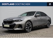 BMW 5-serie - 550e xDrive M Sport Automaat / Panoramadak / Adaptief onders