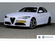 Alfa Romeo Giulia - 2.0T | 19` lichtmetalen velgen | Climate control | Keyless s