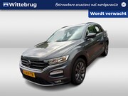 Volkswagen T-Roc - 1.0 TSI Style / PARKEER SENSOREN V+A/ CAMERA/ DIGITAL DASH/ 