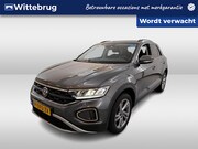 Volkswagen T-Roc - 1.0 TSI 110pk Life 75 Edition / Trekhaak / Virtual Cockpit /