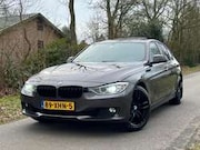 BMW 3-serie - 320i High Executive | Pano + Leder + Navi