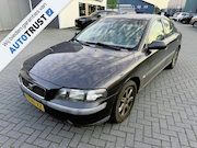 Volvo S60 - 2.4 140 pk LEER LEUKE AUTO HEEFT WAT ONDERHOUD NODIG 2.4