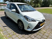 Toyota Yaris - 1.5 Hybrid Design Red