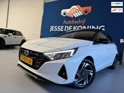 Hyundai i20 - 1.2 MPI Comfort / bj.2020 / wit/zwart / navigatie / sportvel