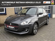 Suzuki Swift - 82KW 1.0 Stijl Smart Hybr CARPLAY-CAMERA-TREKHAAK -NAVI-NAP