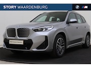 BMW iX1 - eDrive20 M Sport / Panoramadak / Sportstoelen / Harman-Kardo