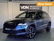 Skoda Karoq - 1.5 TSI Sportline Business Pano DCC Trekhaak ACC 19''