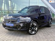 BMW iX3 - High Executive Edition M-Sport 80 kWh Shadow Line / Driving