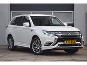 Mitsubishi Outlander - 2.4 PHEV Pure+ Leer / Trekhaak / Side skirts