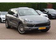 Porsche Cayenne - 4.8 S / Trekhaak / Schuifdak / Camera / Leder / 20'' / Navig