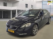 Volvo V40 - 1.6 T3 Momentum AIRCO CRUISE NAVI PDC TREKHAAK