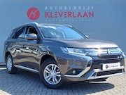 Mitsubishi Outlander - 2.4 PHEV Pure | TREKHAAK AFNEEMBAAR | CAMERA | PDC | Wij bie