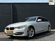 BMW 3-serie - 320i Upgrade Edition M | Groot Navi | Trekhaak | Parelmoer