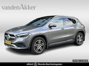 Mercedes-Benz GLA-Klasse - 200 Luxury // Panorama dak // Distronic // Memory Stoelen //