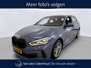 BMW 1-serie - 118i Business Edition Automaat / Navigatie / Panoramadak / L